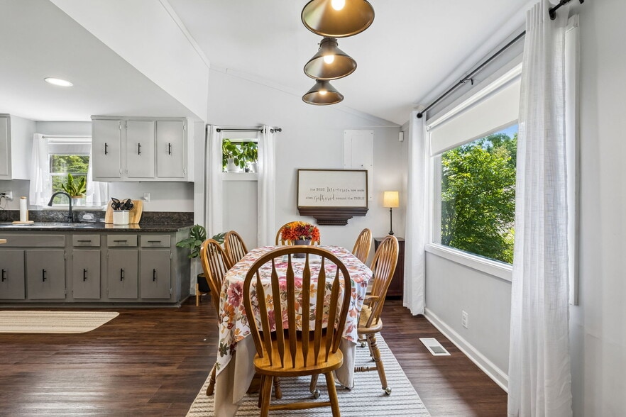 More Photos Of 1392 Fairview Blvd Blvd, Fairview General Retail For Sale