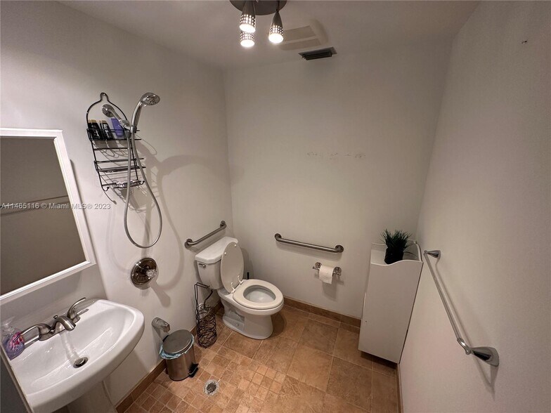 More Photos Of 6187 NW 167th St, Miami Lakes Office For Sale