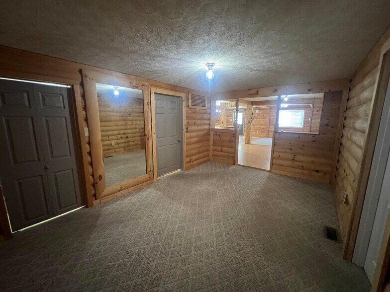 More Photos Of 380 S Main St, De Graff Light Manufacturing For Sale