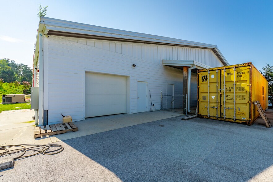 More Photos Of 9814 E Brainerd Rd, Ooltewah General Retail For Sale