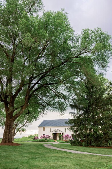 More Photos Of 1329 Commerce Rd, Staunton Hotel For Sale
