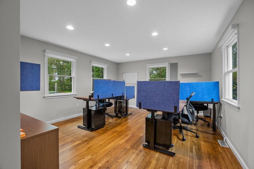 More Photos Of 29 West Rd, Orleans Office For Sale