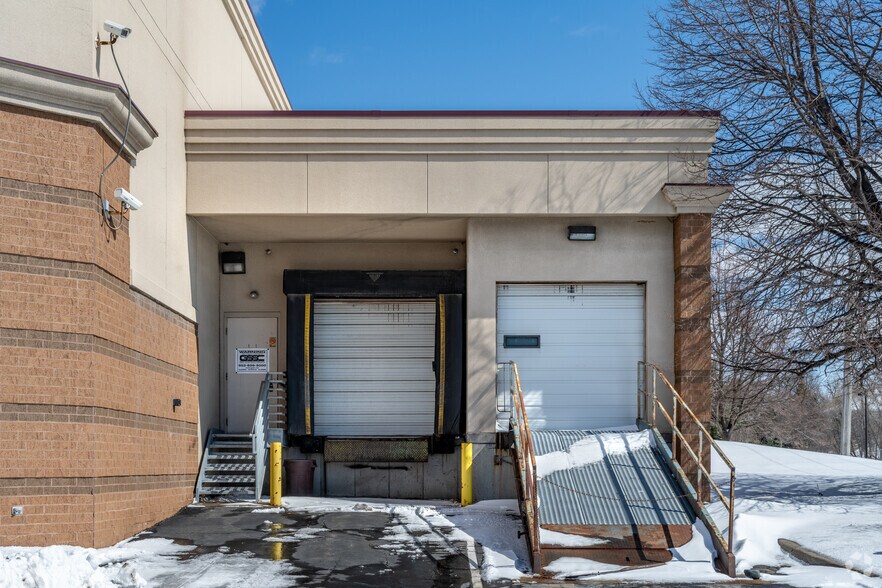 More Photos Of 7600 Hudson Rd, Woodbury Freestanding For Lease