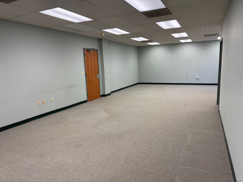 More Photos Of 1017 Turnpike St, Canton Office For Sale