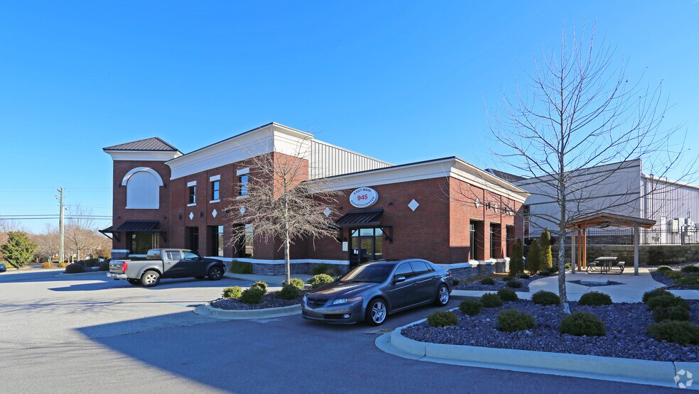 More Photos Of 943-945 E Main St, Lexington Office For Lease