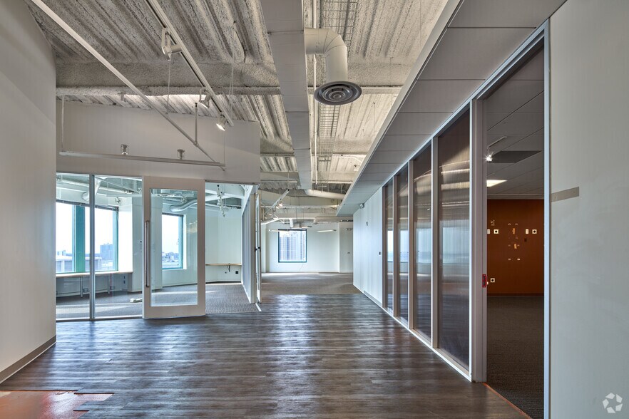 More Photos Of 150 W Jefferson Ave, Detroit Office For Lease