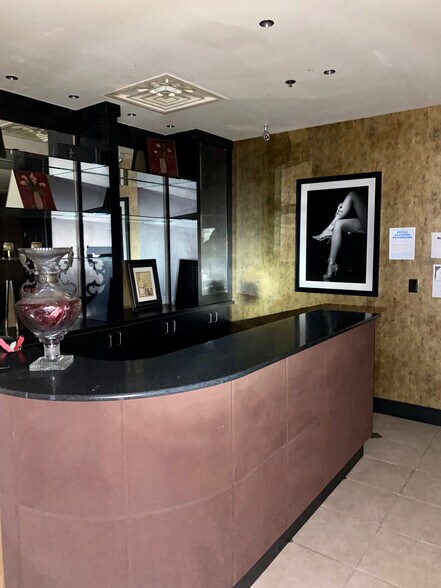 More Photos Of Ohio River Blvd, New Cumberland Bar For Sale
