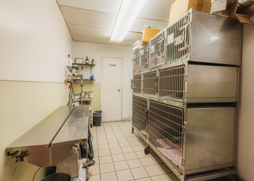 More Photos Of 11149 Garvey Ave, South El Monte Veterinarian Kennel For Sale
