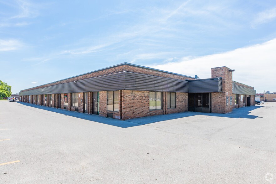 More Photos Of 877 Alness St, Toronto Showroom For Lease