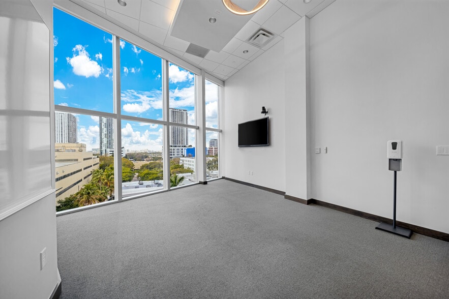 More Photos Of 1501 Biscayne Blvd, Miami Office Residential For Lease