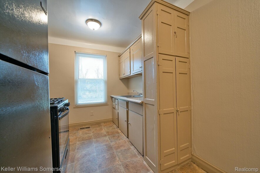 More Photos Of 51 Spokane Dr, Pontiac Apartments For Sale
