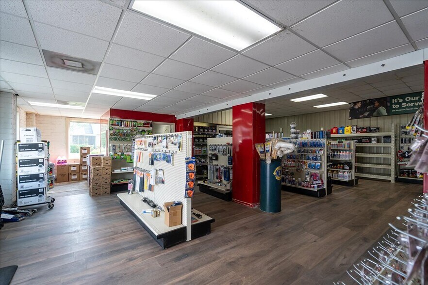 More Photos Of 317 General Daniel Ave N, Danielsville General Retail For Sale