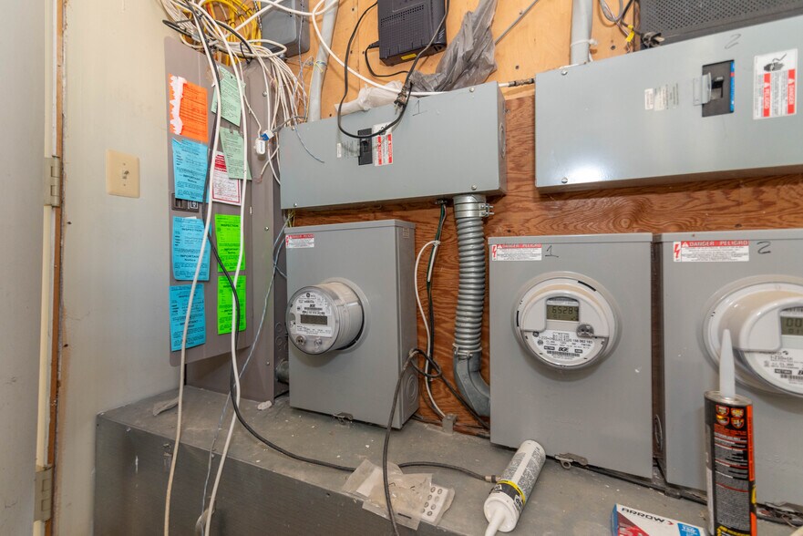 More Photos Of 316 S Broadway, Baltimore Storefront Retail Residential For Sale