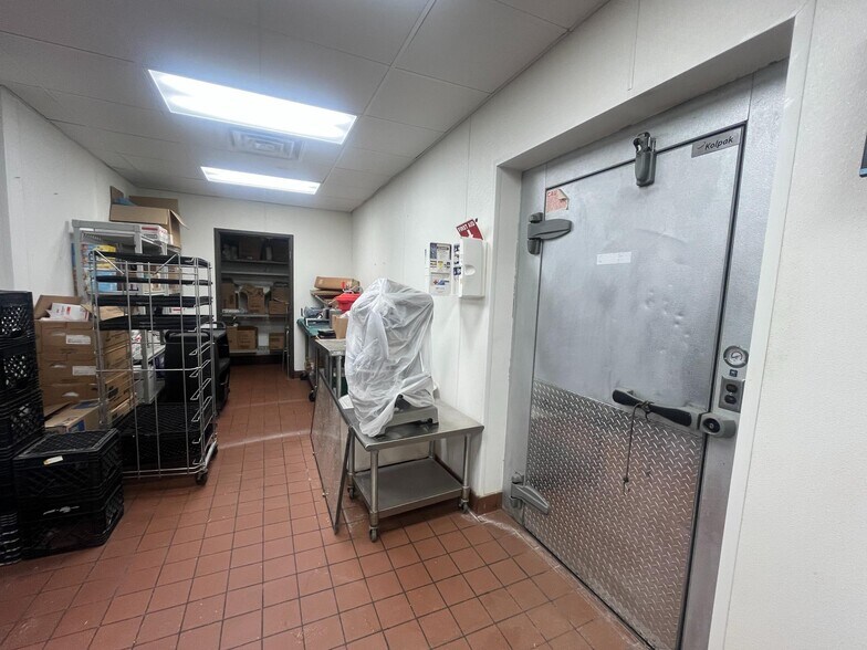 More Photos Of 527 E Highway 20, Valentine Fast Food For Sale