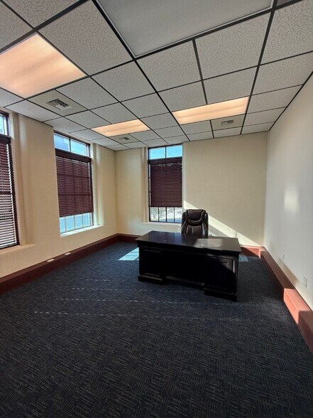 More Photos Of 19 N 5th St, Fort Smith Office For Lease