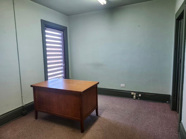 More Photos Of 477-479 Main St E, Hamilton Office For Sale
