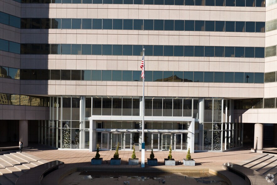 More Photos Of 250 E 5th St, Cincinnati Coworking Space