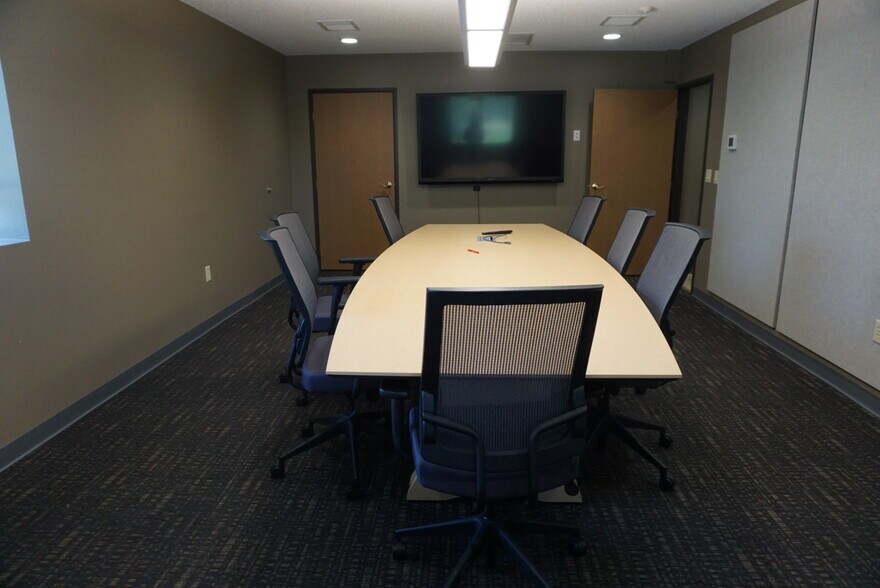 More Photos Of 2201 N 12th St, Fargo Light Distribution For Lease