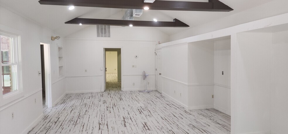 More Photos Of 16 Oak St, Roswell Medical For Sale