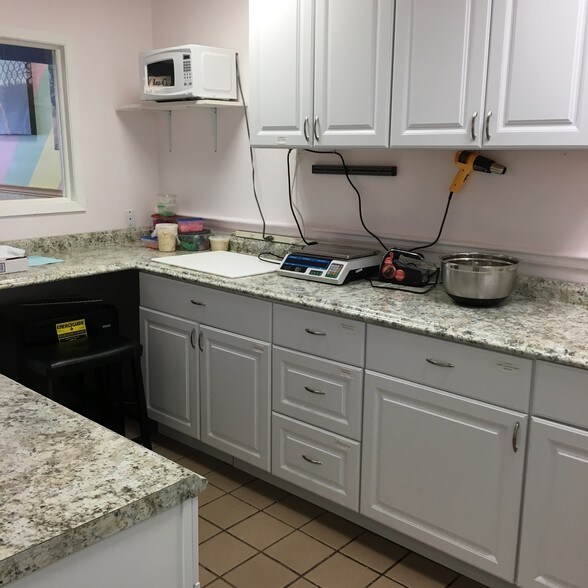 More Photos Of 118 Main St, Kings Park Fast Food For Lease