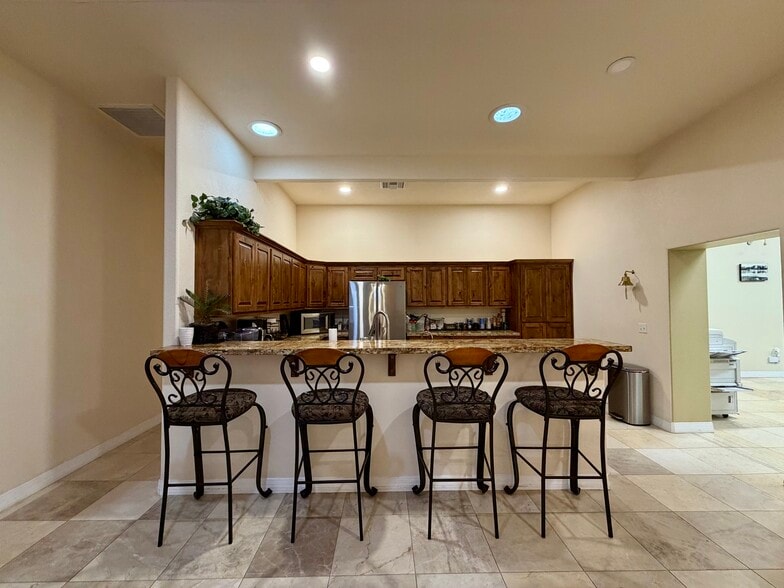 More Photos Of 213 W Hobsonway, Blythe Office Residential For Sale