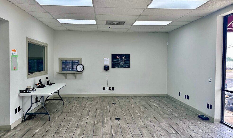 More Photos Of 1629 World Trade Center Loop, Laredo Distribution For Lease