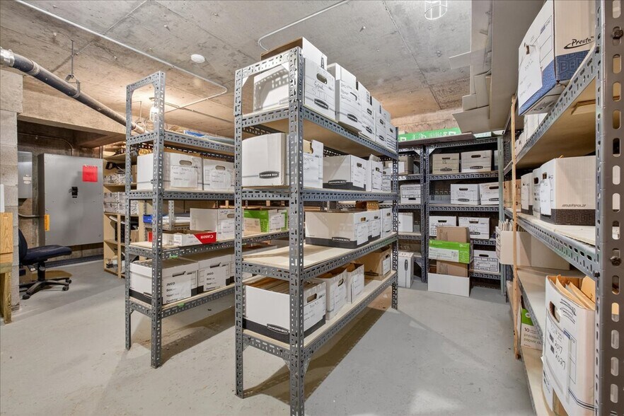 More Photos Of 11831 123 St NW, Edmonton Office For Sale