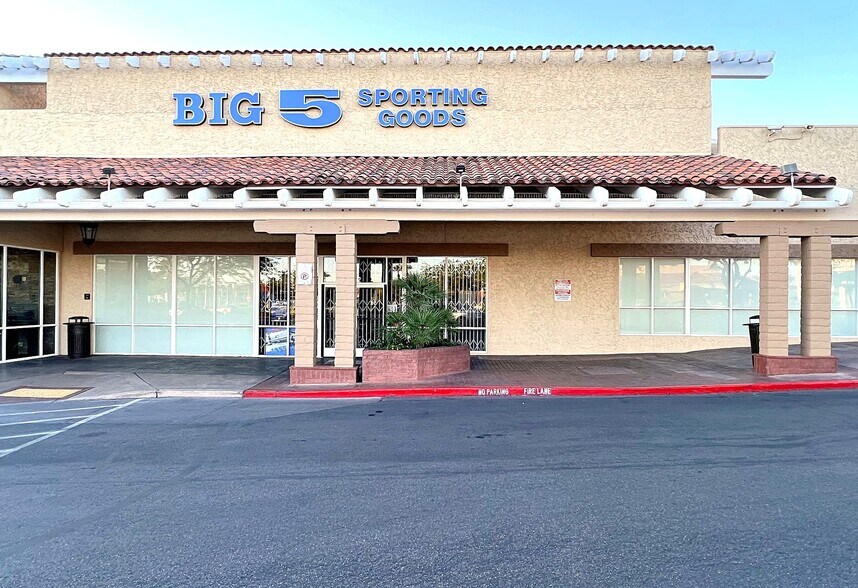 More Photos Of 2702-2764 N Green Valley Pky, Henderson Storefront For Lease