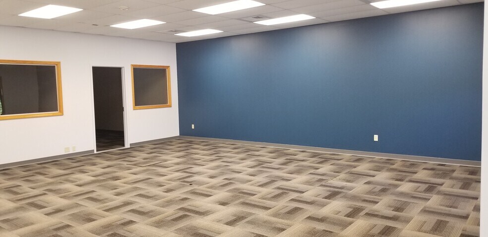 More Photos Of 2435 Nooseneck Hill Rd, Coventry Storefront Retail Office For Lease