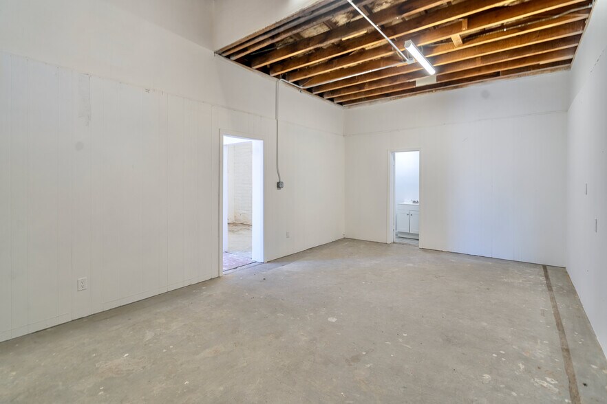 More Photos Of 317 National City Blvd, National City Storefront Retail Office For Lease