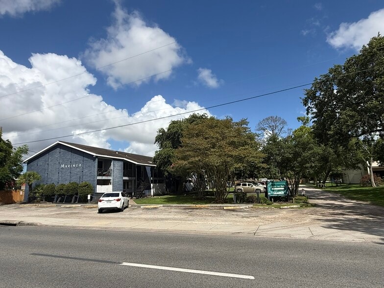 More Photos Of 1101 E Main St, League City Apartments For Sale