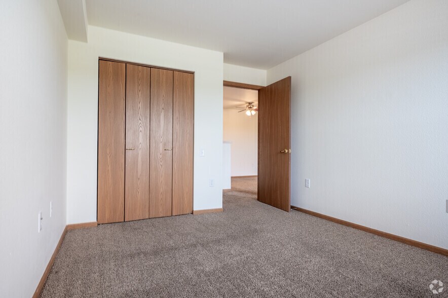 More Photos Of 1035 Pleasant St, Beloit Apartments For Lease