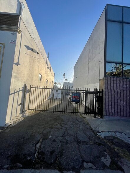 More Photos Of 715 N Ridgewood Pl, Los Angeles Office For Lease