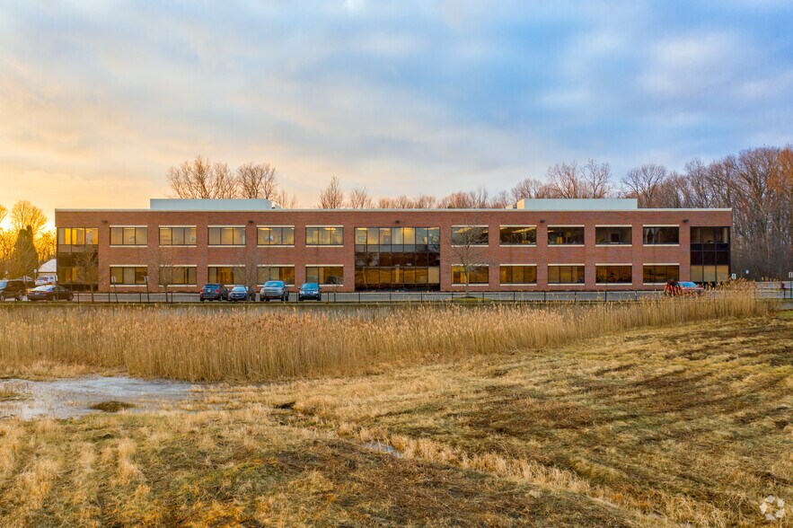 More Photos Of 28455 Haggerty Rd, Novi Medical For Lease