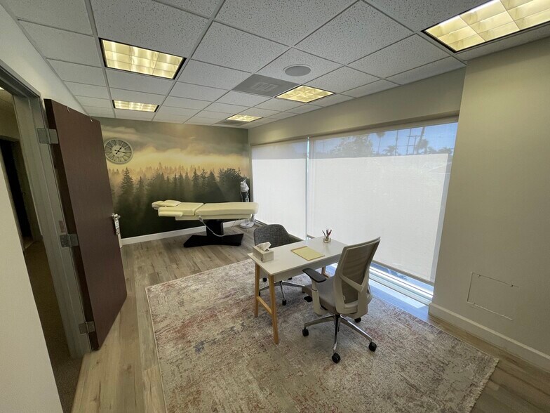 More Photos Of 2314 Newport Blvd, Costa Mesa Office For Lease