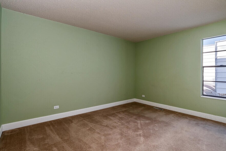 More Photos Of 2805-2901 S Locust St, Denver Apartments For Sale