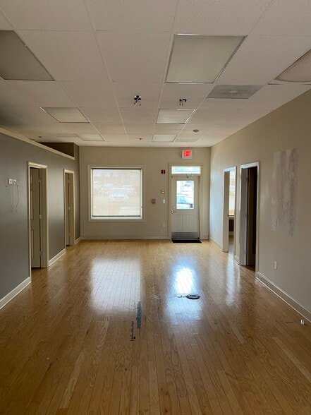 More Photos Of 162-164 Sutton St, North Andover Storefront For Sale