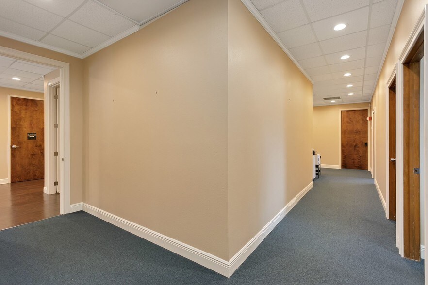 More Photos Of 1920 Boothe Cir, Longwood Office For Lease