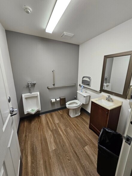 More Photos Of 5605 Riggins Ct, Reno Office For Sale