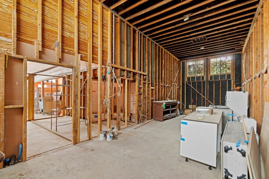 More Photos Of 5555-5559 Claremont Ave, Oakland Storefront For Sale