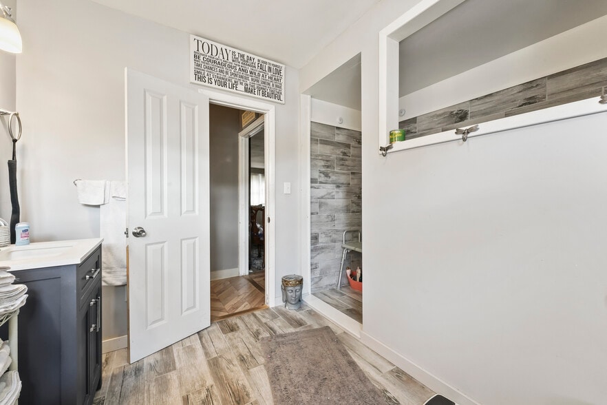 More Photos Of 165 Madison Ave, Albany Storefront Retail Residential For Sale