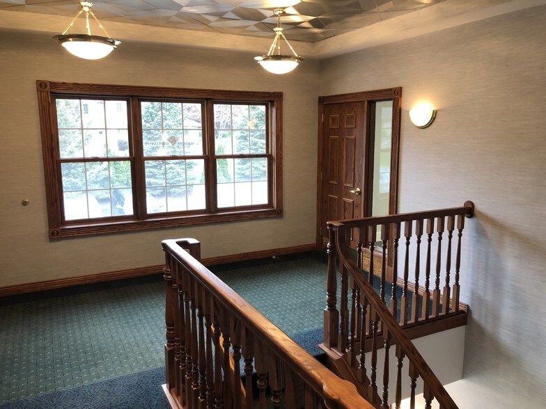 More Photos Of 19 Crossroads Ct, Delafield Office For Lease