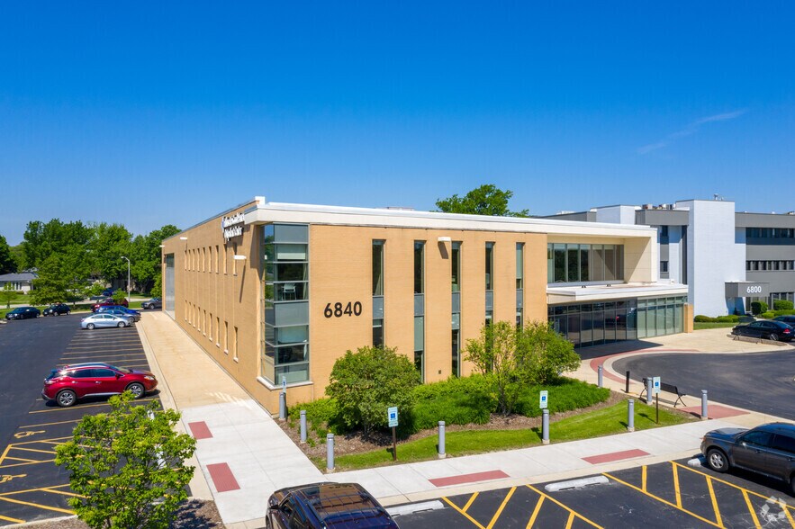 More Photos Of 6840 Main St, Downers Grove Medical For Lease