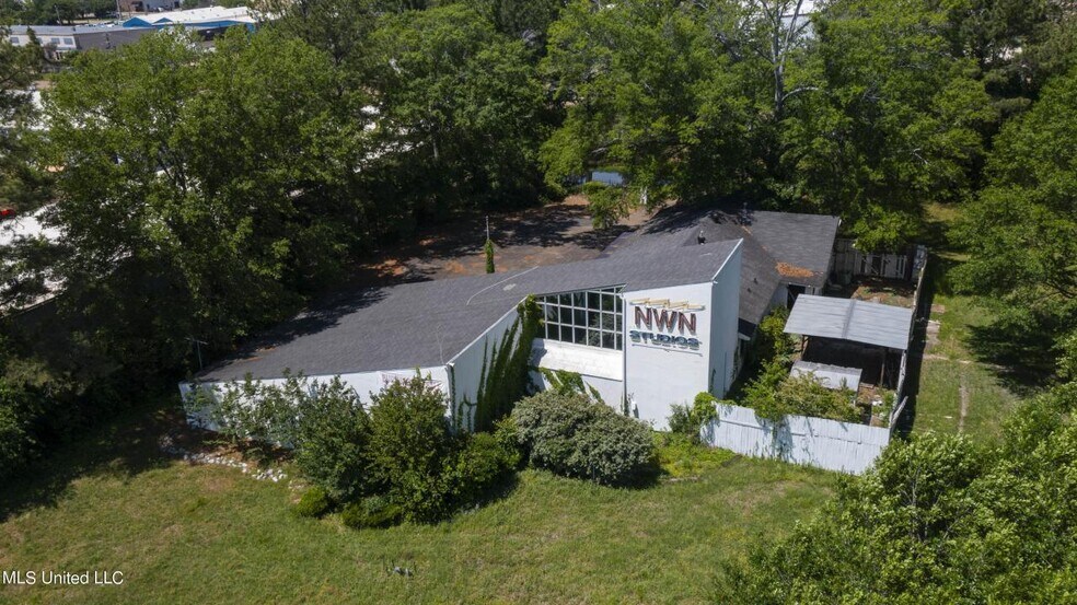 More Photos Of 916 Foley St, Jackson Industrial For Sale