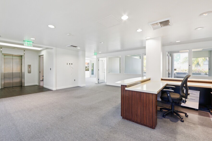 More Photos Of 270 N Canon Dr, Beverly Hills Office For Lease
