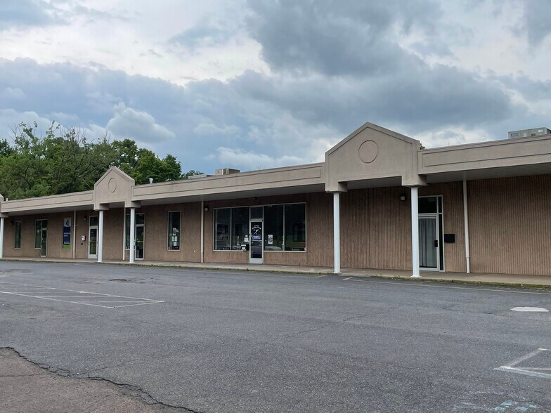 More Photos Of 25 N Main St, Coopersburg Office For Lease