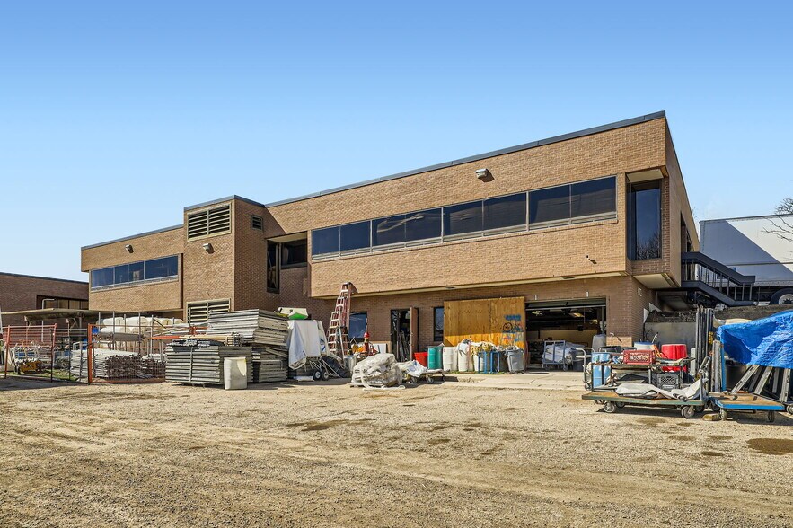 More Photos Of 5932-5934 McIntyre St, Golden Light Manufacturing For Sale