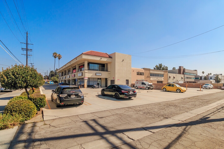 More Photos Of 22156 Sherman Way, Canoga Park Medical For Lease