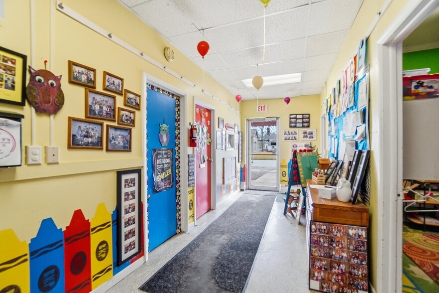 More Photos Of 213 N Broadway St, Spencerville Flex For Sale