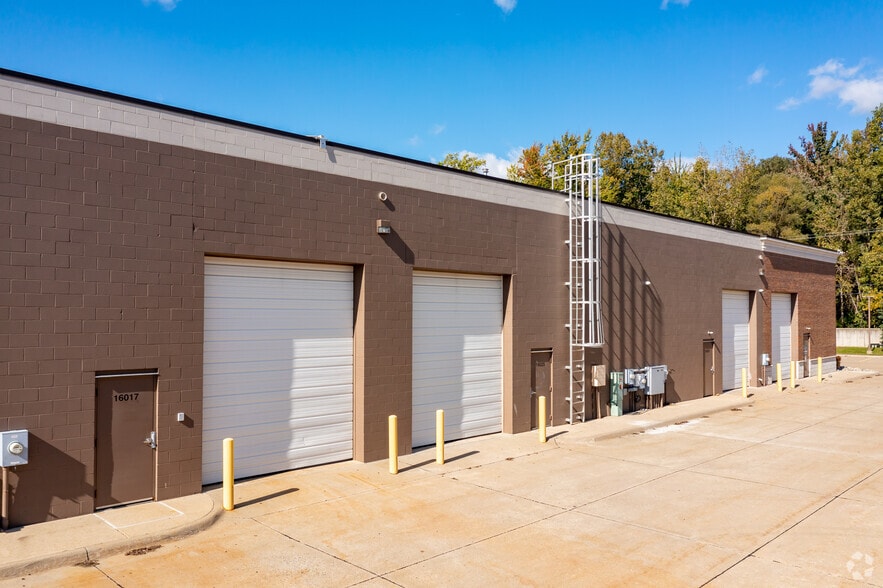 More Photos Of 16001-16041 Leone Dr, Macomb Warehouse For Lease